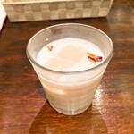 對馬流 南インド系辛口料理店 タリカロ - ローズ・ミルク