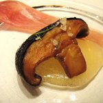 ラール・エ・ラ・マニエール - シェフのご出身地は大分より届いた椎茸！with　ジャンボんバイヨンヌ（生ハム）