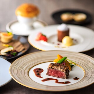 日頃のご褒美に、本格フレンチでゆったりディナーを。