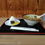 武蔵屋食堂 - カレーラーメンとおにぎり