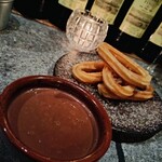 Flowers&Spanish Sonrisa - チュロスとチョコラテです！濃厚で温かいチョコラテにディップするのがソンリサ風！