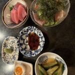 東迎おばぁの沖縄料理とお酒 白蕗 - 左下はお通し（カニカマが乗ってた）