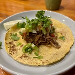 炭火串焼き 辻堂呑場 タイヨウ - 3. 牛肉の唐辛子ペースト煮