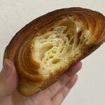 ハツタツ - クロワッサン！中身はギッシリ。クラスとはバリッとしてる所があります、またそれがおいしい。