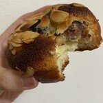 ハツタツ - 栗と胡桃のブリオッシュ！中の栗ペースト美味しかった〜！くどくない甘さのブリオッシュ生地とよく合ってました♡