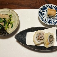ぎおん 阪川 - 付き出し
                    壬生菜と松茸のおひたし
                    鱧の梅肉揚げ
                    穴子のお寿司