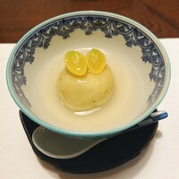 ぎおん 阪川 - 銀杏の蒸し物
                    自然薯　銀杏　百合根の皮に、中は栗味噌と生麩のお饅頭仕立てのあんかけ