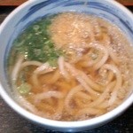 讃岐うどん総本舗　琴平製麺所 - 琴平製麺所で、かけうどん。280円。安定感バツグン。