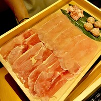 鶏料理 清水 - 20241114左から赤鶏さつまの種鶏（しゅけい）・若鳥・せせり・つくね