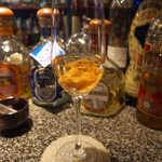 チャモイ・テキーラ（梅干し入りテキーラ）！ 決して奇抜な味ではなく、マルガリータに見られるように、塩味とテキーラは相性が良い