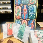 ル・ショコラ・アラン・デュカス - アドベンドカレンダーは縦80㎝くらいあるから、ネット通販して送ってもらうことをオススメしたい。送料無料