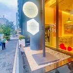 ル・ショコラ・アラン・デュカス - ショコラのほかにクッキー工房が新設された。アランデュカス氏・母直伝のサブレがウマいらしい