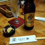 とんかつ 新 - 左の小鉢は生姜＆大根のお漬物です。