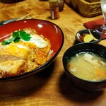 とんかつ 新 - もれなく豚汁も付きます。後は食後のドリンクも付いてました!!