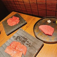 和牛とタン 焼肉 とみ 新橋本店 - 
