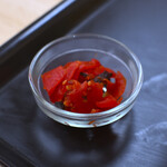 立ち喰いそばうどん 松石 - 【肉カレーそば@税込780円】福神漬け