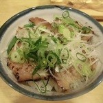 大津家 - チャーシュー丼 200円（ラーメンとセットで）