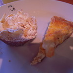 たねや 守山玻璃絵館 - アーモンド、クリームたっぷりのカップケーキ、ピザもおいしい