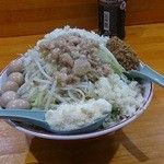 ラーメン角次 - 魚粉、チーズ、うずら、たまねぎ、ニンニクアブラマシマシ ヤサイ少（麺300ｇ）