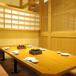 【2名様からご利用可能な半個室席】お誕生日やご友人との飲み会にもおすすめです。