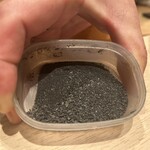 鮨 さわ田 - 竹炭塩