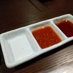 焼肉牛王 鳥取本店 - タレが入った小皿だけど左の皿 空だったかな？