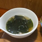 キッチン ブルー グローブ - わかめスープのアップ