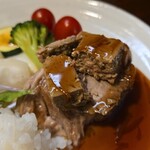 キッチン ブルー グローブ - テリーヌをカット