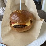 グラニーズバーガー - 妻はチーズバーガー　トマト、レタス、玉葱抜いて貰いました
