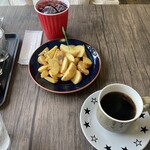 グラニーズバーガー - ポテトLを2人で取り分け　ポテトも塩分控えめ