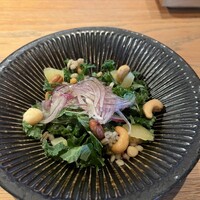 イトウ ダイニング バイ ノブ - ナッツとケールのサラダ