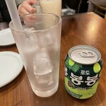 CLASSIC参鶏湯 - ボンボンは缶とグラスで提供。