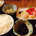 和食居酒屋 藤喜丸 - 2014/05 刺身定食 900円、全体的に相撲部屋出身だからかボリュームたっぷり。刺身は分厚くおいしい