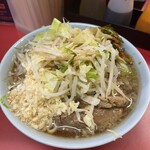 ラーメン二郎 - ちょい少な目野菜ましカラメニンニク
