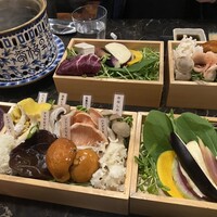 シャングリラズシークレット 銀座店 - きのこ8種、野菜、豆腐