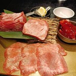 厚切り牛タン 焼肉 一心たん助 - 牛タンの盛り合わせ