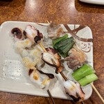 ひげ勝 - げそ、たこ、鳥ねぎ（すべて鉄板）