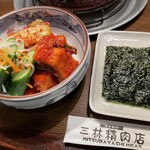 三林精肉店 - キムチ盛り合わせ、韓国のり