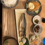 魚ノ哲学 - 魚の哲学定食(鯖塩焼きと鯵フライ)