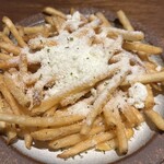 韓国料理 イチサン - スパイシーソルトとペコリーノチーズのポテトフライ
