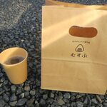 創作おむすび専門店 むすぶ - 熱い麦茶もらいました