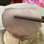 煮干らーめん 川むら - しっとりスモーキーなレアチャー！