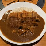 焼肉 カロッソ - 牛カツカレー 税込1800円（R6.11時点）