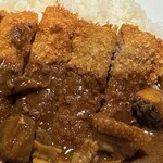 焼肉 カロッソ - 牛カツカレーの牛カツ