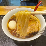 超純水採麺 天国屋 - 平打ちで小麦の旨みをしっかり感じられる特注麺