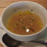 本日のスープの春キャベツのコンソメ：濃厚で具沢山ですよぅ＾＾；