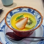 鮨処 二宮 - 最後はフルーツプリンのデザートをいただいてこの日の嬉しい報告の食事は終了です。
