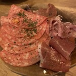 五感 - 生ハムとサラミ