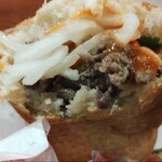 バインミー☆サンドイッチ 水道橋東口店 - 食べかけ失礼(^^;お肉もなますもたっぷりです
