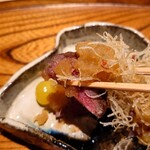 日本料理 柳燕 - 津軽みぞれ（青森のリンゴ）とジャガイモの細切りを揚げたものを乗せて